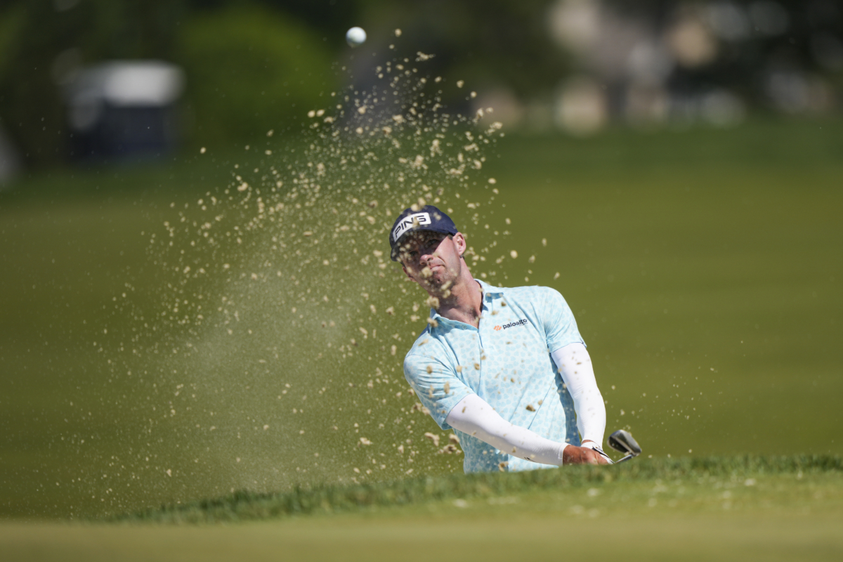 Smalley leads PGA after three rounds